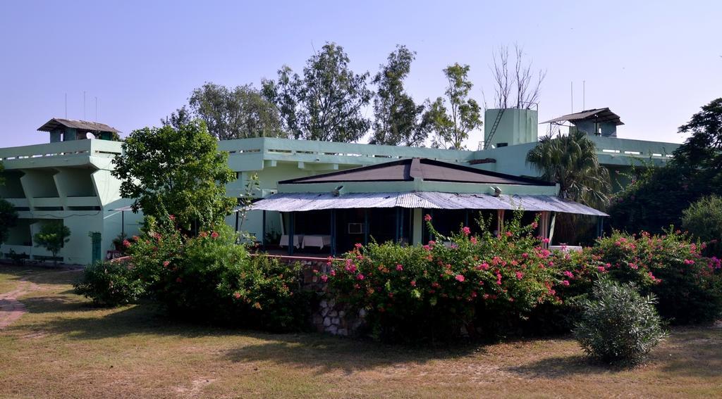 Hotel Bharatpur Ashok Esterno foto