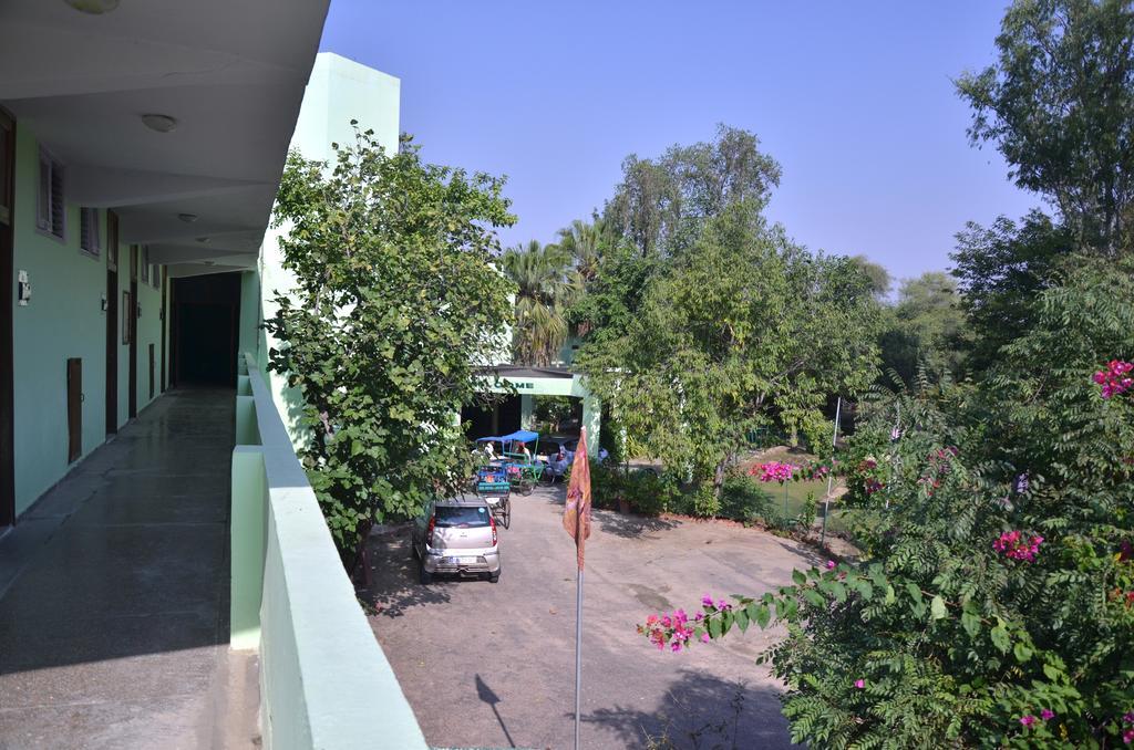Hotel Bharatpur Ashok Esterno foto