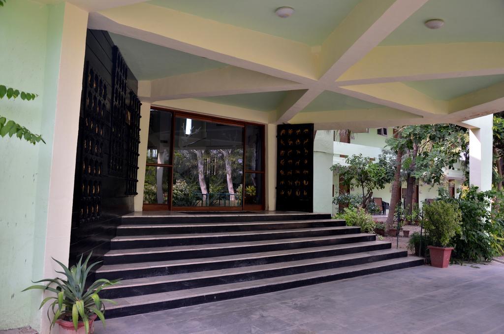 Hotel Bharatpur Ashok Esterno foto