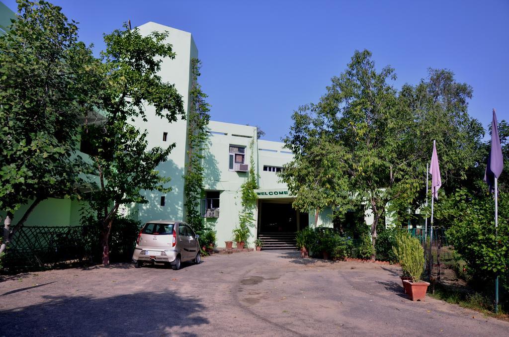 Hotel Bharatpur Ashok Esterno foto