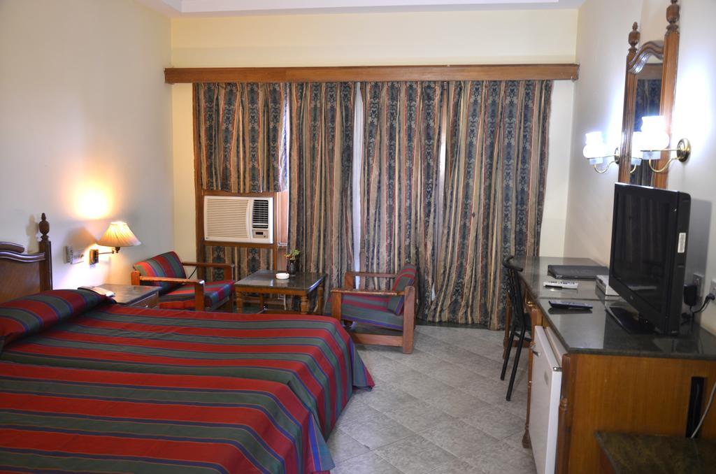 Hotel Bharatpur Ashok Esterno foto