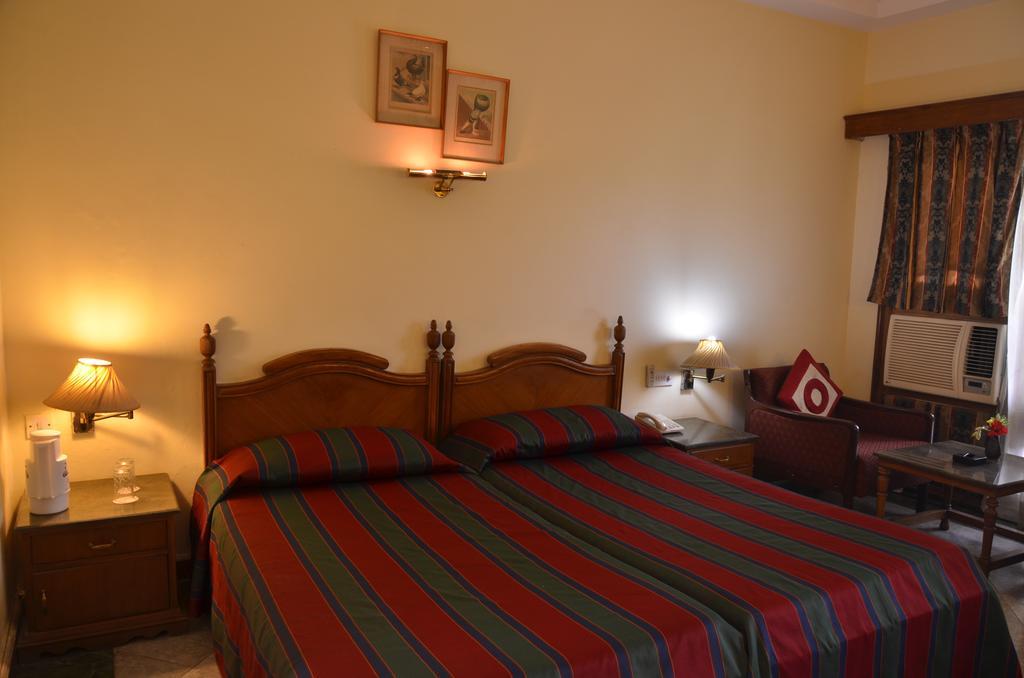 Hotel Bharatpur Ashok Esterno foto