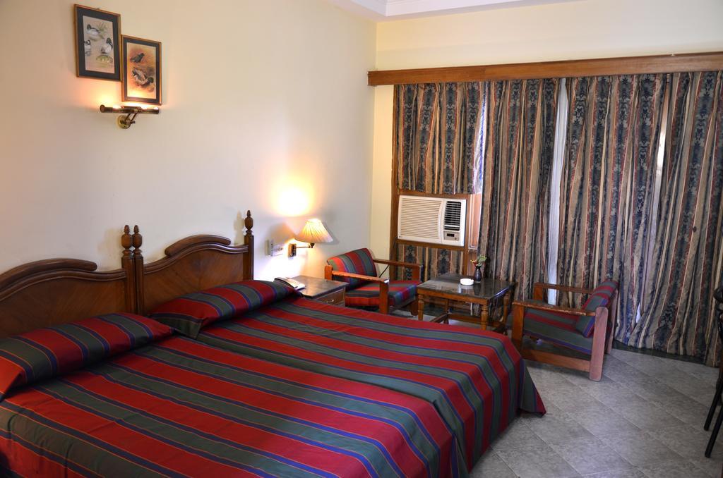 Hotel Bharatpur Ashok Esterno foto
