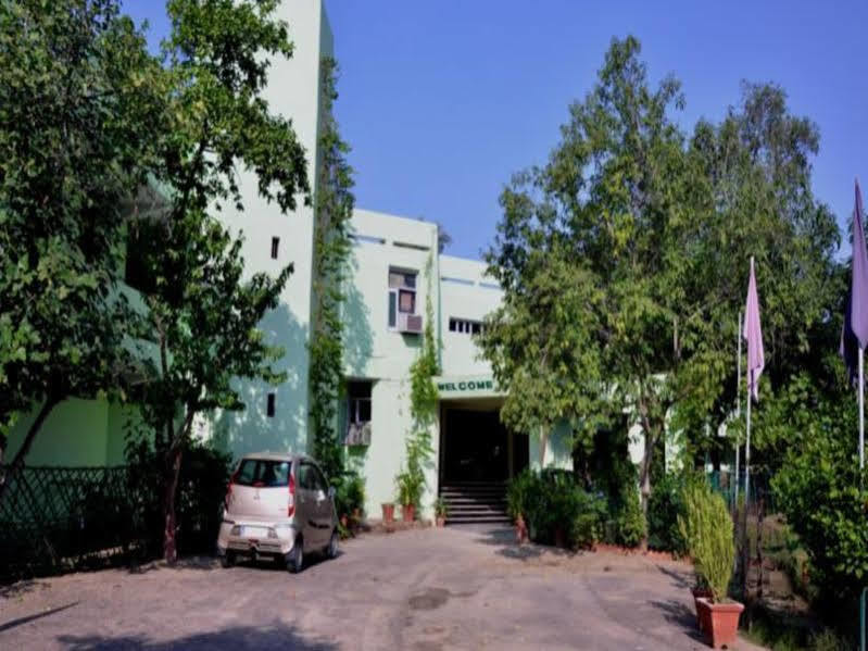 Hotel Bharatpur Ashok Esterno foto
